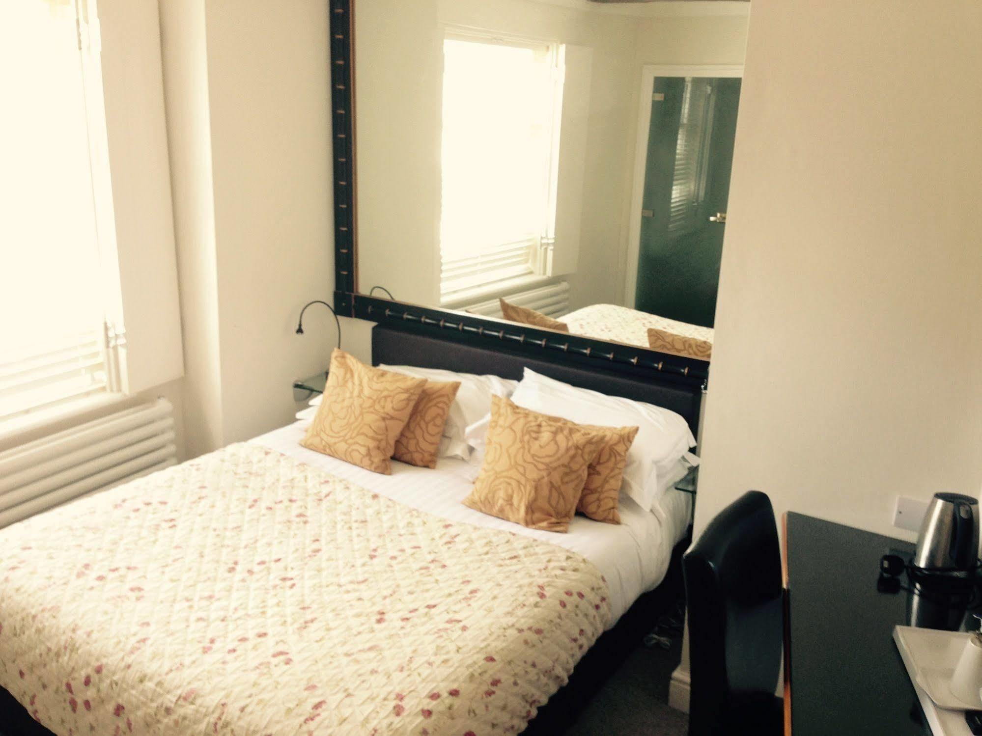 The Bell Hotel Epping Buitenkant foto